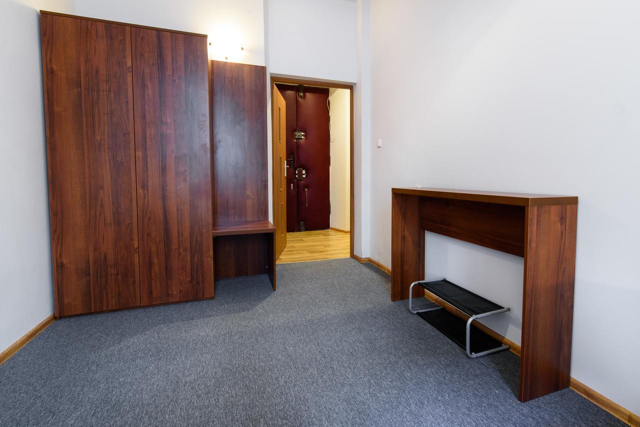 Hostel Constitution Square Warschau