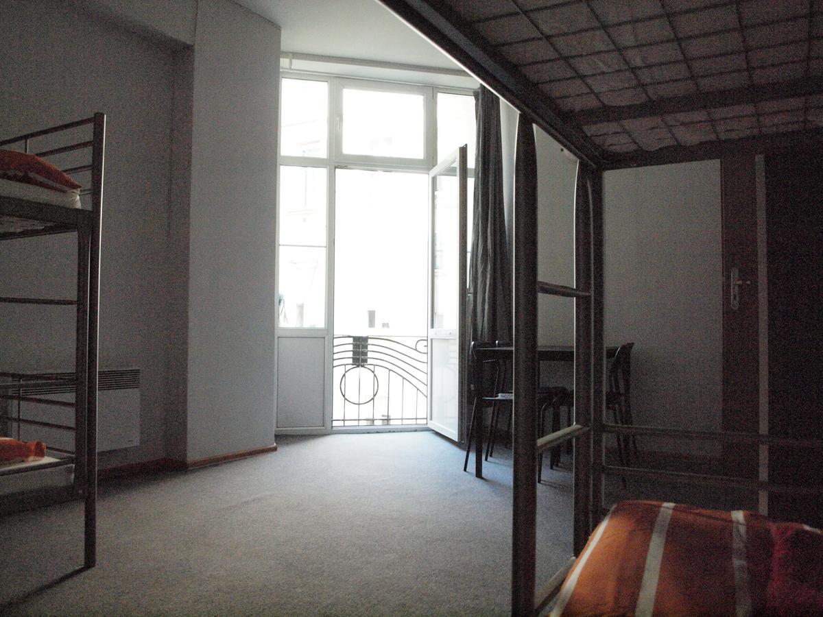 Constitution Square Hostal *